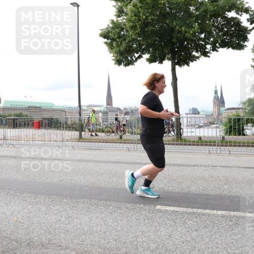 29.06.2025 - hella hamburg halbmarathon Lena Gebhardt http://msf.ph/oto/8411424 29.06.2025 10:25:24 Lombardsbrücke 5814, 1093, 1305, 1627, 1740, 2000, 2278, 3343, 3920, 3961, 3963, 5028, 5564, 5814, 6869, 7778, 8083, 8962, 9573, 9811, 9927, 10845, 10846, 11157, 11400, 11662, 11921, 13510, 13653, 13842, 14086, 14649, 14936, 15016, 15119, 15153, 15283, 15679, 15942, 16421, 16422, 17185, 17954, 18194, 18198 meine-sportfotos.de