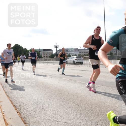29.06.2025 - hella hamburg halbmarathon Lena Gebhardt http://msf.ph/oto/8411435 29.06.2025 10:04:31 Lombardsbrücke 16753, 9, 8217, 1213, 1316, 1347, 1377, 1674, 2011, 2463, 2698, 2852, 2979, 3488, 3994, 4146, 4293, 4587, 5058, 5354, 5365, 5869, 5976, 6142, 6311, 6706, 6709, 7017, 8049, 8177, 8217, 8421, 8422, 8423, 9489, 9526, 10100, 10213, 10709, 10756, 10834, 10962, 11511, 11582, 12004, 12005, 12125, 12924, 12998, 13533, 13583, 13625, 14340, 14436, 14917, 15525, 15532, 15678, 16099, 16128, 16145, 16753, 16989, 16995, 17071, 17113, 17434, 17437, 17814 meine-sportfotos.de