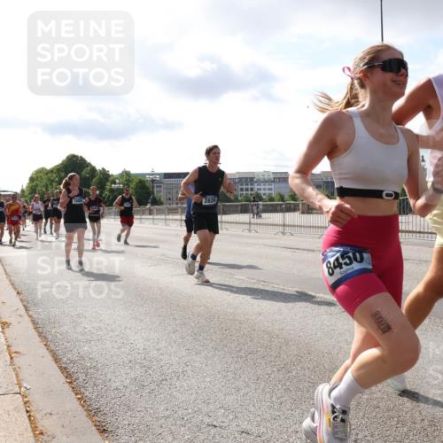 29.06.2025 - hella hamburg halbmarathon Lena Gebhardt http://msf.ph/oto/8411437 29.06.2025 09:50:21 Lombardsbrücke 1688, 6643, 2826, 8450, 0, 1525, 1209, 1358, 1615, 1675, 1688, 1697, 1700, 1800, 1803, 1882, 2415, 2568, 2675, 2719, 2826, 3332, 3530, 4205, 4229, 4380, 4398, 4528, 4823, 5248, 5409, 5436, 5472, 5508, 5745, 5791, 5803, 6123, 6458, 6529, 6649, 6682, 6704, 7026, 7495, 7774, 8450, 8629, 8925, 8958, 9017, 9116, 9294, 9302, 9365, 9711, 9979, 10218, 10894, 10922, 11281, 11379, 11767, 12292, 12327, 12540, 12554, 12895, 13457, 13725, 14560 meine-sportfotos.de