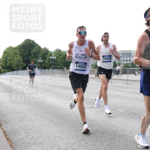 29.06.2025 - hella hamburg halbmarathon Lena Gebhardt http://msf.ph/oto/8411439 29.06.2025 09:39:20 Lombardsbrücke 15165, 14932, 16548, 13016, 4524, 6699, 13016, 14188, 14932, 15166, 16529, 16548, 18694, 18848, 19072 meine-sportfotos.de