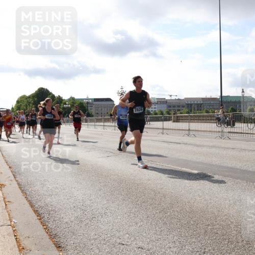 29.06.2025 - hella hamburg halbmarathon Lena Gebhardt http://msf.ph/oto/8411457 29.06.2025 09:50:21 Lombardsbrücke 1688, 10218, 2826, 1209, 1358, 1615, 1675, 1688, 1697, 1700, 1800, 1803, 1882, 2415, 2568, 2675, 2719, 2826, 3332, 3530, 4205, 4229, 4380, 4398, 4528, 4823, 5248, 5409, 5436, 5472, 5508, 5745, 5791, 5803, 6123, 6458, 6529, 6649, 6682, 6704, 7026, 7495, 7774, 8450, 8629, 8925, 8958, 9017, 9116, 9294, 9302, 9365, 9711, 9979, 10218, 10894, 10922, 11281, 11379, 11767, 12292, 12327, 12540, 12554, 12895, 13457, 13725, 14560 meine-sportfotos.de