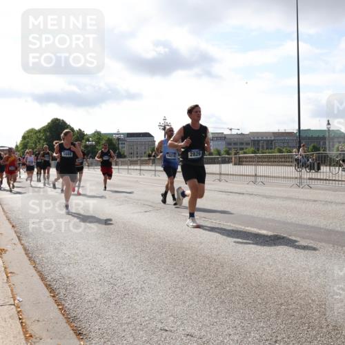 29.06.2025 - hella hamburg halbmarathon Lena Gebhardt http://msf.ph/oto/8411476 29.06.2025 09:50:22 Lombardsbrücke 1688, 10218, 2826, 11619, 66, 49, 1209, 1358, 1615, 1675, 1688, 1697, 1700, 1800, 1803, 1882, 2415, 2568, 2675, 2719, 2826, 3332, 3530, 4205, 4229, 4380, 4398, 4528, 4823, 5248, 5409, 5436, 5472, 5508, 5745, 5791, 5803, 6123, 6458, 6529, 6649, 6682, 6704, 7026, 7495, 7774, 8450, 8629, 8925, 8958, 9017, 9116, 9294, 9302, 9365, 9711, 9979, 10218, 10894, 10922, 11281, 11379, 11767, 12292, 12327, 12540, 12554, 12895, 13457, 13725, 14560 meine-sportfotos.de