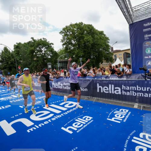29.06.2025 - hella hamburg halbmarathon Zöllner http://msf.ph/oto/8411477 29.06.2025 10:46:01 Ziel 2189, 4277, 5648, 6532, 8269, 8577, 8871, 10792, 11821, 11936, 12084, 14462, 14911, 15149, 17008, 18081, 18185, 19116 meine-sportfotos.de