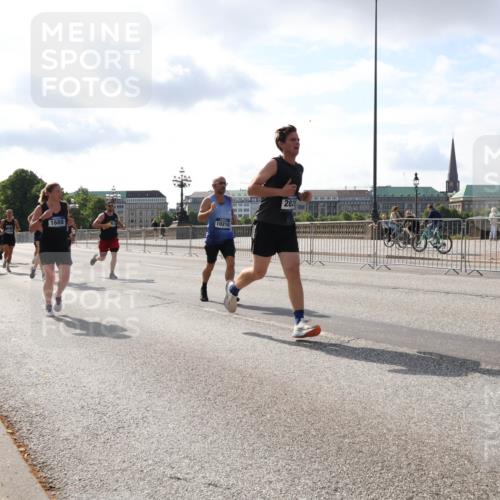 29.06.2025 - hella hamburg halbmarathon Lena Gebhardt http://msf.ph/oto/8411496 29.06.2025 09:50:22 Lombardsbrücke 1688, 10218, 282, 1209, 1358, 1615, 1675, 1688, 1697, 1700, 1800, 1803, 1882, 2415, 2568, 2675, 2719, 2826, 3332, 3530, 4205, 4229, 4380, 4398, 4528, 4823, 5248, 5409, 5436, 5472, 5508, 5745, 5791, 5803, 6123, 6458, 6529, 6649, 6682, 6704, 7026, 7495, 7774, 8450, 8629, 8925, 8958, 9017, 9116, 9294, 9302, 9365, 9711, 9979, 10218, 10894, 10922, 11281, 11379, 11767, 12292, 12327, 12540, 12554, 12895, 13457, 13725, 14560 meine-sportfotos.de