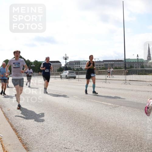29.06.2025 - hella hamburg halbmarathon Lena Gebhardt http://msf.ph/oto/8411518 29.06.2025 10:04:32 Lombardsbrücke 16753, 10213, 94, 1213, 1316, 1347, 1377, 1674, 2011, 2463, 2628, 2698, 2852, 2979, 3994, 4146, 4293, 4538, 4587, 5058, 5354, 5365, 5869, 5976, 6142, 6311, 6706, 6709, 7017, 8049, 8177, 8217, 9489, 9526, 10100, 10213, 10709, 10756, 10834, 10962, 11511, 11582, 12004, 12005, 12125, 12924, 12998, 13533, 13625, 14340, 14436, 14917, 15525, 15532, 15678, 16099, 16128, 16145, 16357, 16753, 16989, 16995, 17071, 17113, 17434, 17437, 17814 meine-sportfotos.de