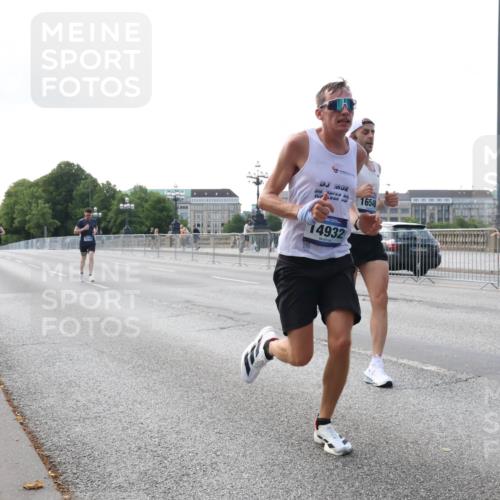 29.06.2025 - hella hamburg halbmarathon Lena Gebhardt http://msf.ph/oto/8411519 29.06.2025 09:39:21 Lombardsbrücke 16548, 14932, 4524, 6699, 13016, 14188, 14932, 15166, 16529, 16548, 18694, 18848, 19072 meine-sportfotos.de