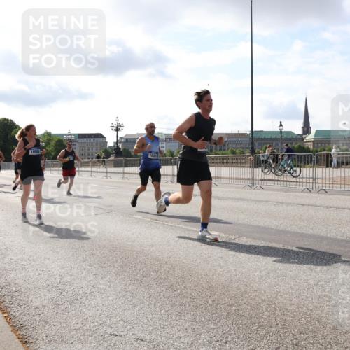 29.06.2025 - hella hamburg halbmarathon Lena Gebhardt http://msf.ph/oto/8411522 29.06.2025 09:50:22 Lombardsbrücke 1688, 10218, 1209, 1358, 1615, 1675, 1688, 1697, 1700, 1800, 1803, 1882, 2415, 2568, 2675, 2719, 2826, 3332, 3530, 4205, 4229, 4380, 4398, 4528, 4823, 5248, 5409, 5436, 5472, 5508, 5745, 5791, 5803, 6123, 6458, 6529, 6649, 6682, 6704, 7026, 7495, 7774, 8450, 8629, 8925, 8958, 9017, 9116, 9294, 9302, 9365, 9711, 9979, 10218, 10894, 10922, 11281, 11379, 11767, 12292, 12327, 12540, 12554, 12895, 13457, 13725, 14560 meine-sportfotos.de