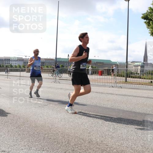29.06.2025 - hella hamburg halbmarathon Lena Gebhardt http://msf.ph/oto/8411539 29.06.2025 09:50:22 Lombardsbrücke 1688, 10218, 2826, 1209, 1358, 1615, 1675, 1688, 1697, 1700, 1800, 1803, 1882, 2415, 2568, 2675, 2719, 2826, 3332, 3530, 4205, 4229, 4380, 4398, 4528, 4823, 5248, 5409, 5436, 5472, 5508, 5745, 5791, 5803, 6123, 6458, 6529, 6649, 6682, 6704, 7026, 7495, 7774, 8450, 8629, 8925, 8958, 9017, 9116, 9294, 9302, 9365, 9711, 9979, 10218, 10894, 10922, 11281, 11379, 11767, 12292, 12327, 12540, 12554, 12895, 13457, 13725, 14560 meine-sportfotos.de