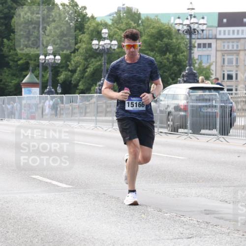 29.06.2025 - hella hamburg halbmarathon Lena Gebhardt http://msf.ph/oto/8411545 29.06.2025 09:39:22 Lombardsbrücke 15166, 4524, 6699, 13016, 14188, 14932, 15166, 16529, 16548, 18694, 18848, 19072 meine-sportfotos.de