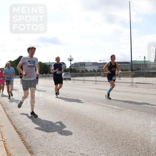 29.06.2025 - hella hamburg halbmarathon Lena Gebhardt http://msf.ph/oto/8411567 29.06.2025 10:04:32 Lombardsbrücke 17565, 16753, 10213, 1213, 1316, 1347, 1377, 1674, 2011, 2463, 2628, 2698, 2852, 2979, 3994, 4146, 4293, 4538, 4587, 5058, 5354, 5365, 5869, 5976, 6142, 6311, 6706, 6709, 7017, 8049, 8177, 8217, 9489, 9526, 10100, 10213, 10709, 10756, 10834, 10962, 11511, 11582, 12004, 12005, 12125, 12924, 12998, 13533, 13625, 14340, 14436, 14917, 15525, 15532, 15678, 16099, 16128, 16145, 16357, 16753, 16989, 16995, 17071, 17113, 17434, 17437, 17814 meine-sportfotos.de