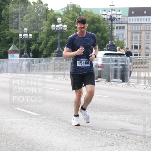 29.06.2025 - hella hamburg halbmarathon Lena Gebhardt http://msf.ph/oto/8411576 29.06.2025 09:39:22 Lombardsbrücke 15166, 4524, 6699, 13016, 14188, 14932, 15166, 16529, 16548, 18694, 18848, 19072 meine-sportfotos.de