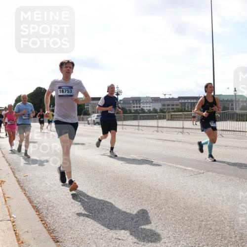 29.06.2025 - hella hamburg halbmarathon Lena Gebhardt http://msf.ph/oto/8411591 29.06.2025 10:04:32 Lombardsbrücke 18525, 16753, 213, 1213, 1316, 1347, 1377, 1674, 2011, 2463, 2628, 2698, 2852, 2979, 3994, 4146, 4293, 4538, 4587, 5058, 5354, 5365, 5869, 5976, 6142, 6311, 6706, 6709, 7017, 8049, 8177, 8217, 9489, 9526, 10100, 10213, 10709, 10756, 10834, 10962, 11511, 11582, 12004, 12005, 12125, 12924, 12998, 13533, 13625, 14340, 14436, 14917, 15525, 15532, 15678, 16099, 16128, 16145, 16357, 16753, 16989, 16995, 17071, 17113, 17434, 17437, 17814 meine-sportfotos.de