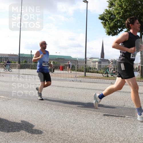 29.06.2025 - hella hamburg halbmarathon Lena Gebhardt http://msf.ph/oto/8411601 29.06.2025 09:50:23 Lombardsbrücke 10218, 105, 282, 1209, 1358, 1615, 1675, 1688, 1697, 1700, 1800, 1803, 1882, 2415, 2568, 2675, 2719, 2826, 3332, 3530, 4205, 4229, 4380, 4398, 4823, 5248, 5409, 5436, 5472, 5508, 5745, 5791, 5803, 6123, 6458, 6529, 6649, 6682, 6704, 7026, 7495, 7774, 8450, 8629, 8925, 8958, 9017, 9116, 9294, 9302, 9365, 9711, 9979, 10218, 10894, 10922, 11281, 11379, 11767, 12292, 12327, 12540, 12554, 12895, 13457, 13725, 14560 meine-sportfotos.de