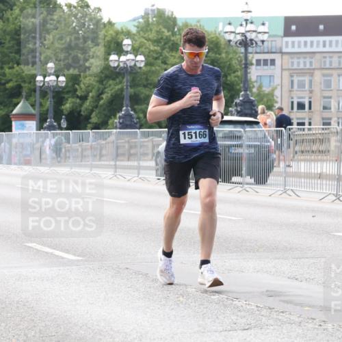 29.06.2025 - hella hamburg halbmarathon Lena Gebhardt http://msf.ph/oto/8411605 29.06.2025 09:39:22 Lombardsbrücke 15166, 4524, 6699, 13016, 14188, 14932, 15166, 16529, 16548, 18694, 18848, 19072 meine-sportfotos.de