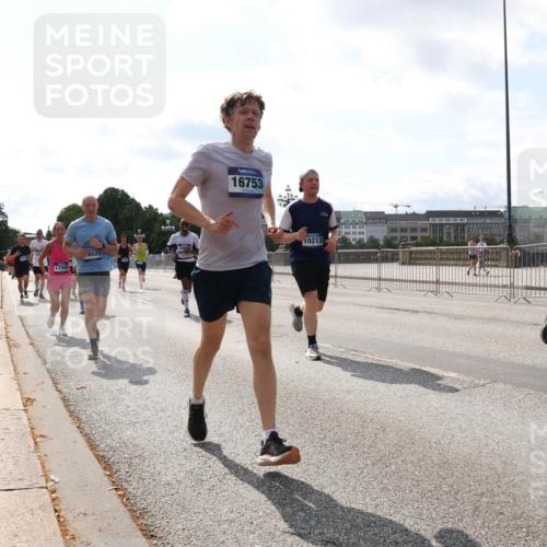 29.06.2025 - hella hamburg halbmarathon Lena Gebhardt http://msf.ph/oto/8411647 29.06.2025 10:04:33 Lombardsbrücke 17569, 8525, 16753, 10213, 1213, 1316, 1347, 1377, 1674, 2011, 2463, 2628, 2698, 2852, 2979, 3994, 4146, 4293, 4394, 4538, 4587, 5058, 5354, 5365, 5869, 5976, 6142, 6311, 6706, 6709, 8049, 8177, 8217, 9489, 9526, 10100, 10213, 10709, 10756, 10834, 10962, 11511, 11551, 11582, 12004, 12005, 12125, 12924, 12998, 13533, 13625, 14340, 14436, 14917, 15525, 15532, 15678, 16099, 16128, 16145, 16357, 16753, 16989, 16995, 17071, 17113, 17434, 17437, 17814 meine-sportfotos.de