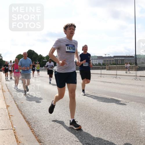 29.06.2025 - hella hamburg halbmarathon Lena Gebhardt http://msf.ph/oto/8411671 29.06.2025 10:04:33 Lombardsbrücke 17569, 16753, 10213, 1213, 1316, 1347, 1377, 1674, 2011, 2463, 2628, 2698, 2852, 2979, 3994, 4146, 4293, 4394, 4538, 4587, 5058, 5354, 5365, 5869, 5976, 6142, 6311, 6706, 6709, 8049, 8177, 8217, 9489, 9526, 10100, 10213, 10709, 10756, 10834, 10962, 11511, 11551, 11582, 12004, 12005, 12125, 12924, 12998, 13533, 13625, 14340, 14436, 14917, 15525, 15532, 15678, 16099, 16128, 16145, 16357, 16753, 16989, 16995, 17071, 17113, 17434, 17437, 17814 meine-sportfotos.de