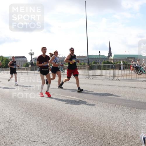 29.06.2025 - hella hamburg halbmarathon Lena Gebhardt http://msf.ph/oto/8411675 29.06.2025 09:50:24 Lombardsbrücke 6299, 1209, 1358, 1615, 1675, 1688, 1697, 1700, 1800, 1803, 1882, 2415, 2568, 2675, 2719, 2826, 3332, 3530, 4205, 4229, 4380, 4398, 4823, 5248, 5409, 5436, 5472, 5508, 5745, 5791, 5803, 6123, 6458, 6529, 6649, 6682, 6704, 7026, 7495, 7774, 8450, 8629, 8925, 8958, 9017, 9116, 9294, 9302, 9365, 9711, 9979, 10218, 10894, 10922, 11281, 11379, 11767, 12292, 12327, 12540, 12554, 12895, 13457, 13725, 14560 meine-sportfotos.de