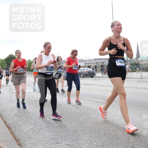 29.06.2025 - hella hamburg halbmarathon Lena Gebhardt http://msf.ph/oto/8411676 29.06.2025 10:51:09 Lombardsbrücke 14010, 8200, 10552, 11052, 0614, 146, 17295, 1129, 1203, 1208, 1404, 1478, 1617, 1930, 2200, 2202, 2358, 2380, 2484, 2485, 2859, 3184, 3229, 3647, 3934, 4156, 4652, 4713, 4771, 4848, 4878, 4920, 5286, 5289, 5357, 5394, 5530, 6178, 6961, 7012, 7133, 7141, 7161, 7769, 7770, 7771, 7825, 8040, 8200, 8410, 8672, 8779, 8833, 8986, 9096, 9166, 9167, 9168, 9582, 9583, 9763, 10029, 10437, 10552, 10614, 10636, 11034, 11052, 11252, 11575, 11577, 12392, 12393, 14534 meine-sportfotos.de