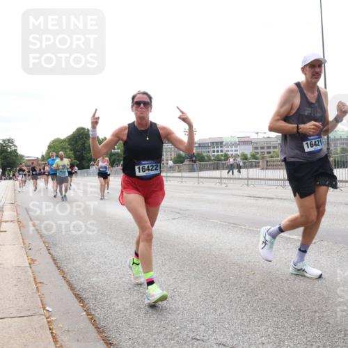 29.06.2025 - hella hamburg halbmarathon Lena Gebhardt http://msf.ph/oto/8411685 29.06.2025 10:25:27 Lombardsbrücke 6478, 16421, 16422, 1093, 1305, 1481, 1627, 1740, 2000, 2278, 3343, 3920, 3961, 3963, 4378, 5028, 5564, 5814, 6869, 7778, 8083, 8881, 8962, 9573, 9811, 9927, 10845, 10846, 11157, 11400, 11662, 11921, 12505, 13510, 13653, 13842, 14086, 14649, 14936, 15016, 15119, 15153, 15283, 15679, 16289, 16354, 16381, 16421, 16422, 17185, 17954 meine-sportfotos.de