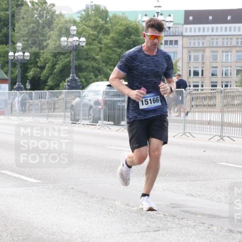 29.06.2025 - hella hamburg halbmarathon Lena Gebhardt http://msf.ph/oto/8411688 29.06.2025 09:39:22 Lombardsbrücke 15166, 4524, 6699, 13016, 14188, 14932, 15166, 16529, 16548, 18694, 18848, 19072 meine-sportfotos.de