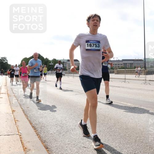 29.06.2025 - hella hamburg halbmarathon Lena Gebhardt http://msf.ph/oto/8411699 29.06.2025 10:04:33 Lombardsbrücke 17, 18525, 16753, 10213, 1213, 1316, 1347, 1377, 1674, 2011, 2463, 2628, 2698, 2852, 2979, 3994, 4146, 4293, 4394, 4538, 4587, 5058, 5354, 5365, 5869, 5976, 6142, 6311, 6706, 6709, 8049, 8177, 8217, 9489, 9526, 10100, 10213, 10709, 10756, 10834, 10962, 11511, 11551, 11582, 12004, 12005, 12125, 12924, 12998, 13533, 13625, 14340, 14436, 14917, 15525, 15532, 15678, 16099, 16128, 16145, 16357, 16753, 16989, 16995, 17071, 17113, 17434, 17437, 17814 meine-sportfotos.de
