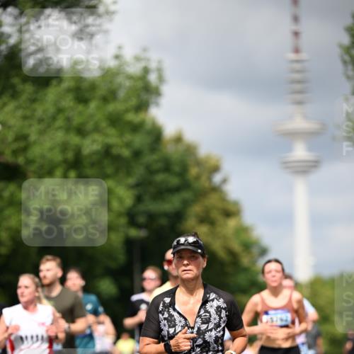 29.06.2025 - hella hamburg halbmarathon Dr. Thomas Lammeyer http://msf.ph/oto/8411701 29.06.2025 10:42:58 Kennedybrücke 1457, 1721, 2113, 2151, 2486, 2693, 2786, 3094, 3095, 3216, 3242, 3323, 3338, 3841, 3927, 4139, 4155, 4259, 4260, 5085, 5089, 5155, 5161, 5300, 6199, 6200, 6696, 6751, 7117, 7118, 7119, 7165, 7561, 7692, 7849, 7914, 8583, 8635, 8747, 9004, 9500, 9689, 9699, 10584 meine-sportfotos.de