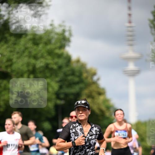 29.06.2025 - hella hamburg halbmarathon Dr. Thomas Lammeyer http://msf.ph/oto/8411707 29.06.2025 10:42:58 Kennedybrücke 1457, 1721, 2113, 2151, 2486, 2693, 2786, 3094, 3095, 3216, 3242, 3323, 3338, 3841, 3927, 4139, 4155, 4259, 4260, 5085, 5089, 5155, 5161, 5300, 6199, 6200, 6696, 6751, 7117, 7118, 7119, 7165, 7561, 7692, 7849, 7914, 8583, 8635, 8747, 9004, 9500, 9689, 9699, 10584 meine-sportfotos.de