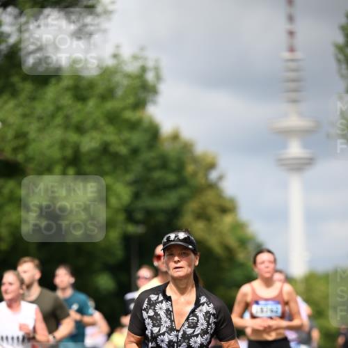 29.06.2025 - hella hamburg halbmarathon Dr. Thomas Lammeyer http://msf.ph/oto/8411713 29.06.2025 10:42:59 Kennedybrücke 1457, 1721, 2113, 2151, 2486, 2693, 2786, 3094, 3095, 3216, 3242, 3323, 3726, 3841, 3927, 4139, 4155, 4259, 4260, 5085, 5089, 5155, 5161, 5300, 5684, 6199, 6200, 6751, 7117, 7118, 7119, 7165, 7561, 7692, 7849, 7914, 8583, 8635, 8747, 9004, 9689, 9699, 10584 meine-sportfotos.de