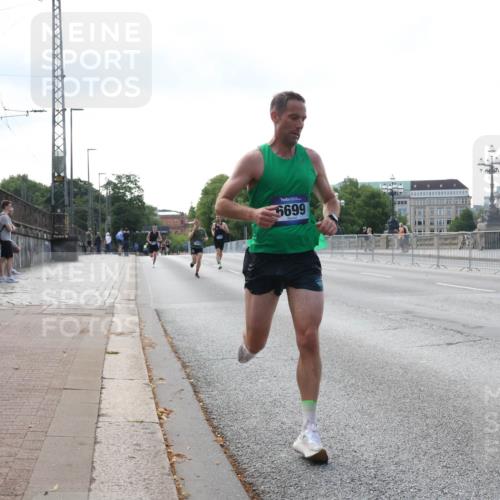 29.06.2025 - hella hamburg halbmarathon Lena Gebhardt http://msf.ph/oto/8411720 29.06.2025 09:39:24 Lombardsbrücke 6699, 4524, 6699, 11342, 13016, 14188, 14932, 15166, 16529, 16548, 18694, 18848, 19072, 19108 meine-sportfotos.de