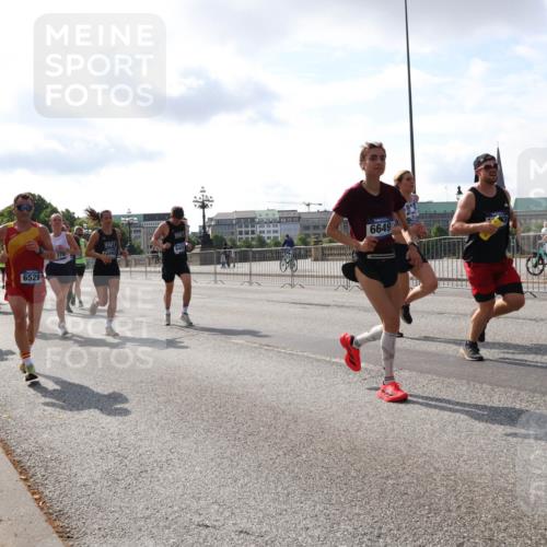29.06.2025 - hella hamburg halbmarathon Lena Gebhardt http://msf.ph/oto/8411721 29.06.2025 09:50:24 Lombardsbrücke 19116, 16697, 6529, 120, 379, 16992, 6649, 1209, 1358, 1615, 1675, 1688, 1697, 1700, 1800, 1803, 1882, 2415, 2568, 2675, 2719, 2826, 3332, 3530, 4205, 4229, 4380, 4398, 4823, 5248, 5409, 5436, 5472, 5508, 5745, 5791, 5803, 6123, 6458, 6529, 6649, 6682, 6704, 7026, 7495, 7774, 8450, 8629, 8925, 8958, 9017, 9116, 9294, 9302, 9365, 9711, 9979, 10218, 10894, 10922, 11281, 11379, 11767, 12292, 12327, 12540, 12554, 12895, 13457, 13725, 14560 meine-sportfotos.de