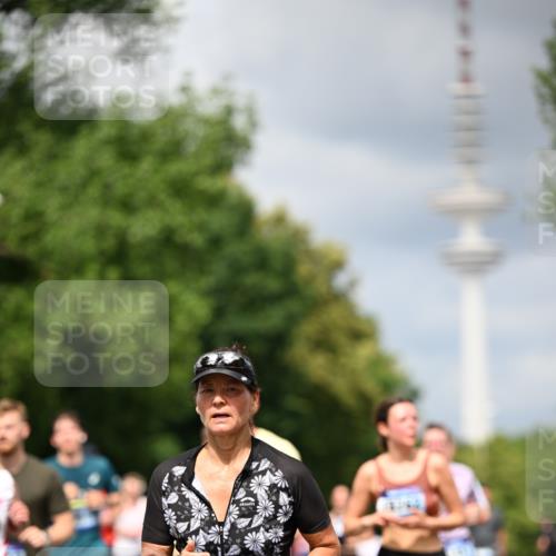 29.06.2025 - hella hamburg halbmarathon Dr. Thomas Lammeyer http://msf.ph/oto/8411723 29.06.2025 10:42:59 Kennedybrücke 1457, 1721, 2113, 2151, 2486, 2693, 2786, 3094, 3095, 3216, 3242, 3323, 3726, 3841, 3927, 4139, 4155, 4259, 4260, 5085, 5089, 5155, 5161, 5300, 5684, 6199, 6200, 6751, 7117, 7118, 7119, 7165, 7561, 7692, 7849, 7914, 8583, 8635, 8747, 9004, 9689, 9699, 10584 meine-sportfotos.de