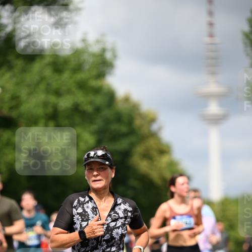 29.06.2025 - hella hamburg halbmarathon Dr. Thomas Lammeyer http://msf.ph/oto/8411726 29.06.2025 10:42:59 Kennedybrücke 1457, 1721, 2113, 2151, 2486, 2693, 2786, 3094, 3095, 3216, 3242, 3323, 3726, 3841, 3927, 4139, 4155, 4259, 4260, 5085, 5089, 5155, 5161, 5300, 5684, 6199, 6200, 6751, 7117, 7118, 7119, 7165, 7561, 7692, 7849, 7914, 8583, 8635, 8747, 9004, 9689, 9699, 10584 meine-sportfotos.de