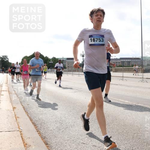 29.06.2025 - hella hamburg halbmarathon Lena Gebhardt http://msf.ph/oto/8411729 29.06.2025 10:04:33 Lombardsbrücke 17569, 18525, 16753, 213, 1213, 1316, 1347, 1377, 1674, 2011, 2463, 2628, 2698, 2852, 2979, 3994, 4146, 4293, 4394, 4538, 4587, 5058, 5354, 5365, 5869, 5976, 6142, 6311, 6706, 6709, 8049, 8177, 8217, 9489, 9526, 10100, 10213, 10709, 10756, 10834, 10962, 11511, 11551, 11582, 12004, 12005, 12125, 12924, 12998, 13533, 13625, 14340, 14436, 14917, 15525, 15532, 15678, 16099, 16128, 16145, 16357, 16753, 16989, 16995, 17071, 17113, 17434, 17437, 17814 meine-sportfotos.de