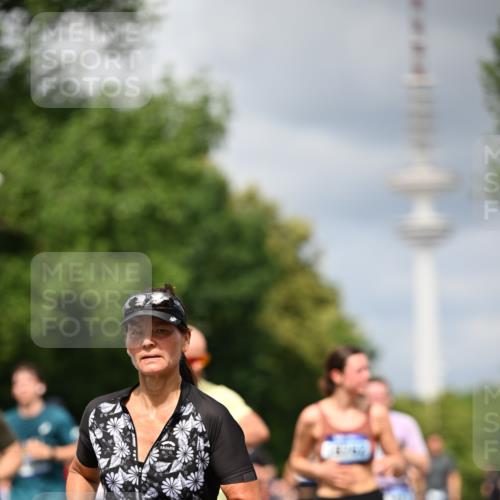 29.06.2025 - hella hamburg halbmarathon Dr. Thomas Lammeyer http://msf.ph/oto/8411740 29.06.2025 10:42:59 Kennedybrücke 1457, 1721, 2113, 2151, 2486, 2693, 2786, 3094, 3095, 3216, 3242, 3323, 3726, 3841, 3927, 4139, 4155, 4259, 4260, 5085, 5089, 5155, 5161, 5300, 5684, 6199, 6200, 6751, 7117, 7118, 7119, 7165, 7561, 7692, 7849, 7914, 8583, 8635, 8747, 9004, 9689, 9699, 10584 meine-sportfotos.de