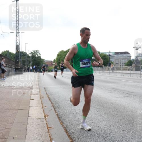 29.06.2025 - hella hamburg halbmarathon Lena Gebhardt http://msf.ph/oto/8411744 29.06.2025 09:39:24 Lombardsbrücke 6699, 4524, 6699, 11342, 13016, 14188, 14932, 15166, 16529, 16548, 18694, 18848, 19072, 19108 meine-sportfotos.de