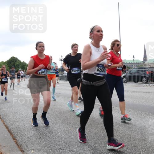 29.06.2025 - hella hamburg halbmarathon Lena Gebhardt http://msf.ph/oto/8411756 29.06.2025 10:51:10 Lombardsbrücke 70029, 11052, 14010, 11252, 16904, 8200, 1129, 1203, 1208, 1404, 1478, 1617, 1930, 2200, 2202, 2358, 2380, 2484, 2485, 2859, 3184, 3229, 3647, 3934, 4156, 4652, 4713, 4771, 4848, 4878, 4920, 5286, 5289, 5357, 5394, 5530, 6178, 6961, 7012, 7133, 7141, 7161, 7769, 7770, 7771, 7825, 8040, 8200, 8410, 8672, 8779, 8986, 9166, 9167, 9168, 9582, 9583, 9763, 10029, 10437, 10552, 10614, 10636, 11034, 11052, 11252, 11575, 11577, 12392, 12393, 14534 meine-sportfotos.de