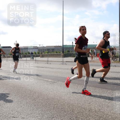 29.06.2025 - hella hamburg halbmarathon Lena Gebhardt http://msf.ph/oto/8411759 29.06.2025 09:50:25 Lombardsbrücke 6529, 16992, 645, 664, 1209, 1358, 1615, 1675, 1688, 1697, 1700, 1800, 1803, 1882, 2415, 2568, 2675, 2719, 2826, 3332, 3530, 4205, 4229, 4380, 4398, 4823, 5248, 5409, 5436, 5472, 5508, 5745, 5791, 5803, 6123, 6458, 6529, 6649, 6682, 6704, 7026, 7495, 7774, 8450, 8629, 8925, 8958, 9017, 9116, 9294, 9302, 9365, 9711, 9979, 10064, 10218, 10783, 10894, 10922, 11281, 11379, 11767, 12292, 12327, 12540, 12554, 12895, 13457, 13725, 14560 meine-sportfotos.de