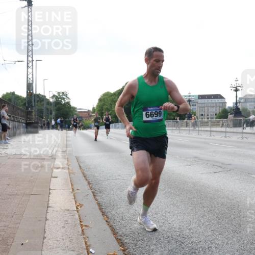 29.06.2025 - hella hamburg halbmarathon Lena Gebhardt http://msf.ph/oto/8411771 29.06.2025 09:39:24 Lombardsbrücke 6699, 4524, 6699, 11342, 13016, 14188, 14932, 15166, 16529, 16548, 18694, 18848, 19072, 19108 meine-sportfotos.de