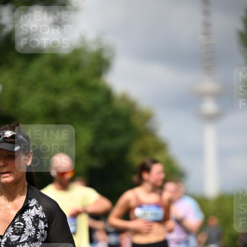 29.06.2025 - hella hamburg halbmarathon Dr. Thomas Lammeyer http://msf.ph/oto/8411774 29.06.2025 10:43:00 Kennedybrücke 1457, 1721, 2113, 2151, 2486, 2693, 2786, 3094, 3095, 3216, 3242, 3323, 3726, 3841, 3927, 4139, 4155, 4259, 4260, 5085, 5089, 5155, 5161, 5300, 5617, 5684, 6199, 6200, 6751, 7117, 7118, 7119, 7165, 7561, 7692, 7849, 7914, 8583, 8635, 8747, 9004, 9689, 9699, 10584 meine-sportfotos.de