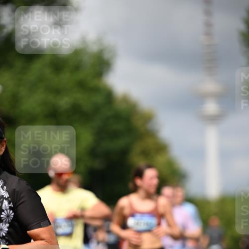 29.06.2025 - hella hamburg halbmarathon Dr. Thomas Lammeyer http://msf.ph/oto/8411781 29.06.2025 10:43:00 Kennedybrücke 1457, 1721, 2113, 2151, 2486, 2693, 2786, 3094, 3095, 3216, 3242, 3323, 3726, 3841, 3927, 4139, 4155, 4259, 4260, 5085, 5089, 5155, 5161, 5300, 5617, 5684, 6199, 6200, 6751, 7117, 7118, 7119, 7165, 7561, 7692, 7849, 7914, 8583, 8635, 8747, 9004, 9689, 9699, 10584 meine-sportfotos.de
