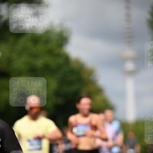 29.06.2025 - hella hamburg halbmarathon Dr. Thomas Lammeyer http://msf.ph/oto/8411789 29.06.2025 10:43:00 Kennedybrücke 1457, 1721, 2113, 2151, 2486, 2693, 2786, 3094, 3095, 3216, 3242, 3323, 3726, 3841, 3927, 4139, 4155, 4259, 4260, 5085, 5089, 5155, 5161, 5300, 5617, 5684, 6199, 6200, 6751, 7117, 7118, 7119, 7165, 7561, 7692, 7849, 7914, 8583, 8635, 8747, 9004, 9689, 9699, 10584 meine-sportfotos.de