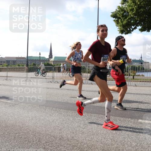 29.06.2025 - hella hamburg halbmarathon Lena Gebhardt http://msf.ph/oto/8411790 29.06.2025 09:50:25 Lombardsbrücke 6458, 9365, 6649, 11619, 1209, 1358, 1615, 1675, 1688, 1697, 1700, 1800, 1803, 1882, 2415, 2568, 2675, 2719, 2826, 3332, 3530, 4205, 4229, 4380, 4398, 4823, 5248, 5409, 5436, 5472, 5508, 5745, 5791, 5803, 6123, 6458, 6529, 6649, 6682, 6704, 7026, 7495, 7774, 8450, 8629, 8925, 8958, 9017, 9116, 9294, 9302, 9365, 9711, 9979, 10064, 10218, 10783, 10894, 10922, 11281, 11379, 11767, 12292, 12327, 12540, 12554, 12895, 13457, 13725, 14560 meine-sportfotos.de