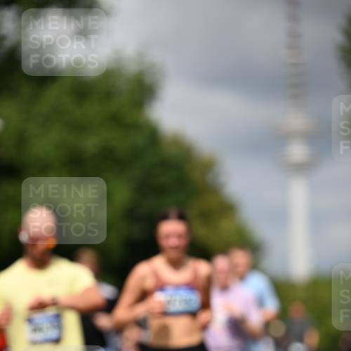 29.06.2025 - hella hamburg halbmarathon Dr. Thomas Lammeyer http://msf.ph/oto/8411799 29.06.2025 10:43:01 Kennedybrücke 1457, 1721, 1856, 2113, 2151, 2486, 2693, 2786, 3094, 3095, 3216, 3242, 3323, 3726, 3841, 3927, 4139, 4155, 4259, 4260, 5085, 5089, 5155, 5161, 5300, 5617, 5684, 6199, 6200, 6751, 7117, 7118, 7119, 7165, 7561, 7692, 7849, 7914, 8583, 8635, 8747, 9004, 9689, 10584 meine-sportfotos.de