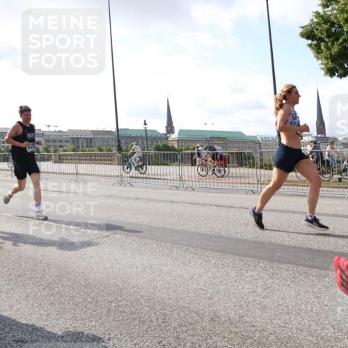 29.06.2025 - hella hamburg halbmarathon Lena Gebhardt http://msf.ph/oto/8411813 29.06.2025 09:50:25 Lombardsbrücke 6529, 16992, 645, 1209, 1358, 1615, 1675, 1688, 1697, 1700, 1800, 1803, 1882, 2415, 2568, 2675, 2719, 2826, 3332, 3530, 4205, 4229, 4380, 4398, 4823, 5248, 5409, 5436, 5472, 5508, 5745, 5791, 5803, 6123, 6458, 6529, 6649, 6682, 6704, 7026, 7495, 7774, 8450, 8629, 8925, 8958, 9017, 9116, 9294, 9302, 9365, 9711, 9979, 10064, 10218, 10783, 10894, 10922, 11281, 11379, 11767, 12292, 12327, 12540, 12554, 12895, 13457, 13725, 14560 meine-sportfotos.de