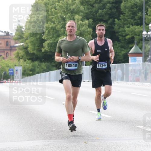 29.06.2025 - hella hamburg halbmarathon Lena Gebhardt http://msf.ph/oto/8411829 29.06.2025 09:39:26 Lombardsbrücke 19108, 18848, 11342, 4524, 6699, 11342, 13016, 14188, 14932, 15166, 16529, 16548, 18694, 18848, 19072, 19108 meine-sportfotos.de