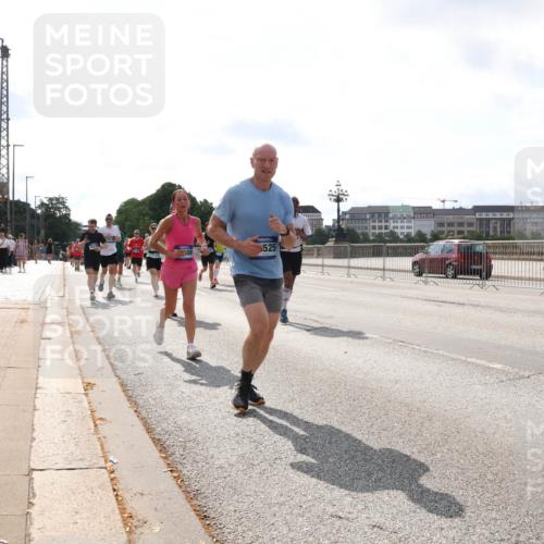 29.06.2025 - hella hamburg halbmarathon Lena Gebhardt http://msf.ph/oto/8411840 29.06.2025 10:04:34 Lombardsbrücke 525, 1021, 1213, 1316, 1347, 1377, 1674, 2011, 2463, 2628, 2698, 2852, 2979, 3994, 4146, 4293, 4394, 4538, 4587, 5354, 5365, 5869, 5976, 6311, 6706, 6709, 8049, 8177, 8217, 9489, 9526, 10100, 10213, 10709, 10756, 10834, 10962, 11511, 11551, 11582, 12004, 12005, 12125, 12924, 12998, 13533, 13625, 14340, 14436, 14917, 15525, 15532, 16128, 16145, 16357, 16753, 16989, 16995, 17071, 17113, 17434, 17437, 17814 meine-sportfotos.de