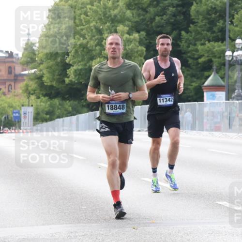 29.06.2025 - hella hamburg halbmarathon Lena Gebhardt http://msf.ph/oto/8411860 29.06.2025 09:39:26 Lombardsbrücke 19108, 18848, 11342, 4524, 6699, 11342, 13016, 14188, 14932, 15166, 16529, 16548, 18694, 18848, 19072, 19108 meine-sportfotos.de