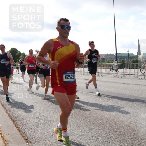 29.06.2025 - hella hamburg halbmarathon Lena Gebhardt http://msf.ph/oto/8411865 29.06.2025 09:50:25 Lombardsbrücke 16697, 15493, 11379, 6529, 6458, 1209, 1358, 1615, 1675, 1688, 1697, 1700, 1800, 1803, 1882, 2415, 2568, 2675, 2719, 2826, 3332, 3530, 4205, 4229, 4380, 4398, 4823, 5248, 5409, 5436, 5472, 5508, 5745, 5791, 5803, 6123, 6458, 6529, 6649, 6682, 6704, 7026, 7495, 7774, 8450, 8629, 8925, 8958, 9017, 9116, 9294, 9302, 9365, 9711, 9979, 10064, 10218, 10783, 10894, 10922, 11281, 11379, 11767, 12292, 12327, 12540, 12554, 12895, 13457, 13725, 14560 meine-sportfotos.de