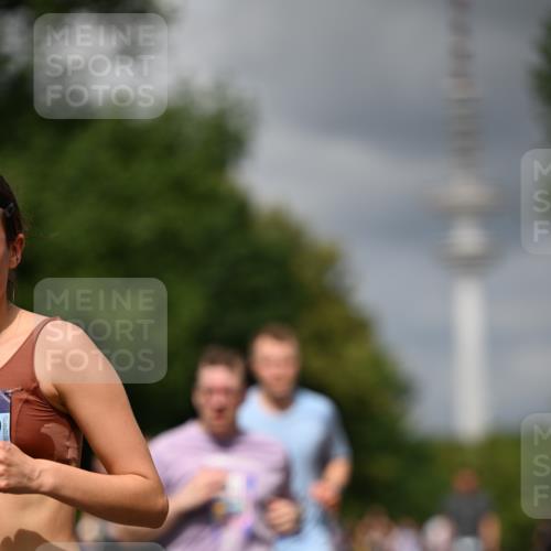 29.06.2025 - hella hamburg halbmarathon Dr. Thomas Lammeyer http://msf.ph/oto/8411868 29.06.2025 10:43:03 Kennedybrücke 1457, 1721, 1856, 2113, 2486, 2693, 2786, 3094, 3095, 3216, 3242, 3307, 3323, 3726, 3841, 3927, 4139, 4155, 4259, 4260, 5085, 5089, 5155, 5161, 5300, 5617, 5684, 6199, 6200, 6751, 7117, 7165, 7561, 7589, 7692, 7849, 8583, 8635, 8747, 9004, 9689, 11059 meine-sportfotos.de