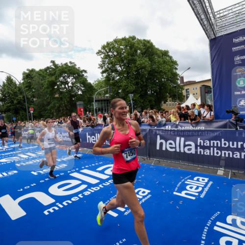 29.06.2025 - hella hamburg halbmarathon Zöllner http://msf.ph/oto/8411883 29.06.2025 10:46:18 Ziel 1569, 1759, 2048, 2590, 3056, 3087, 4949, 6388, 7450, 9497, 10796, 11094, 14200, 14262, 17190, 18797 meine-sportfotos.de